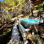 Pine Haven Retreat *