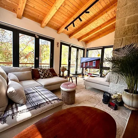 Casa de Férias Pine Haven Retreat Grohote