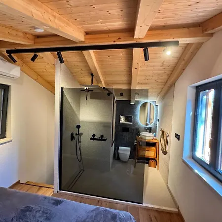 Holiday home Pine Haven Retreat
