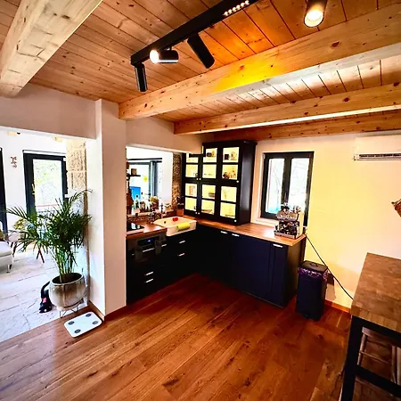 Pine Haven Retreat Grohote