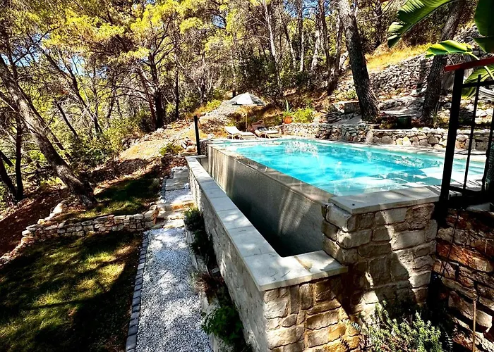 Pine Haven Retreat *